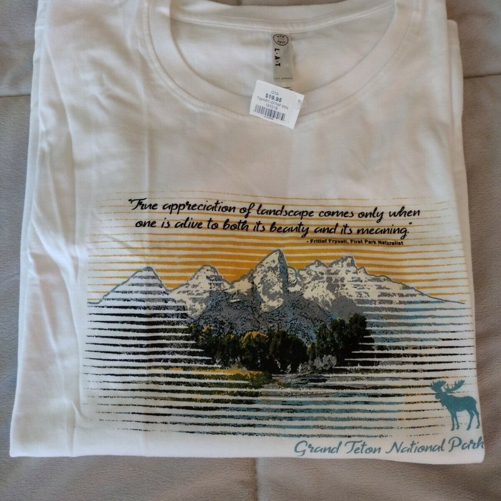 LAT Apparel Women's Tee Size Large NWT